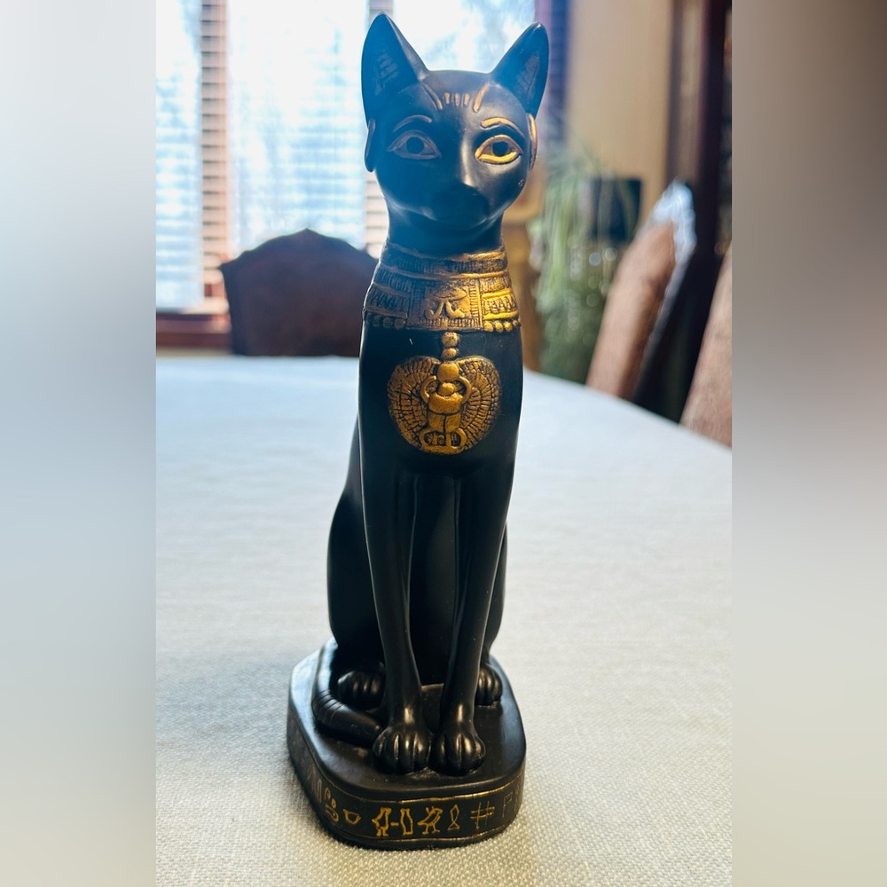 Ornate Egyptian Cat Figurine/Goddess Bastet Centerpiece/Statue Pristine/Rare - Picture 11 of 13
